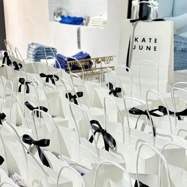 Still in LOVEE with the KJ goodiebags for the grand opening of our pop-up store 🎀 

#KATEJUNE #yourKJ #popupstore #amsterdam #fashion