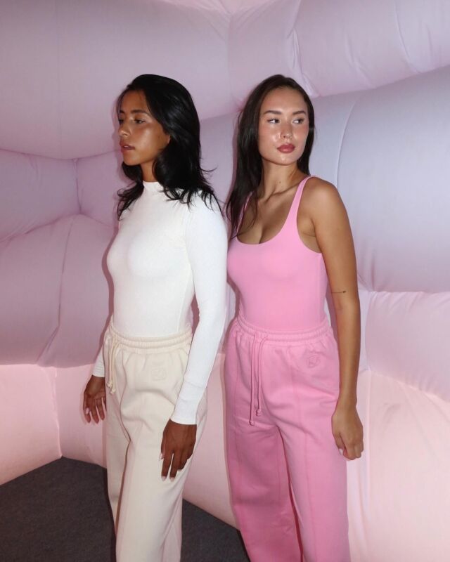 LIVE NOW - KJ ABSOLUTE PINK COLLECTION 🩷

We are so excited to share our new collection with you, every item in this new collection is an ABSOLUTE wardrobe essential! We are totally on our PINK cloud today 🥹💕☁️

#KATEJUNE #yourKJ #newcollection